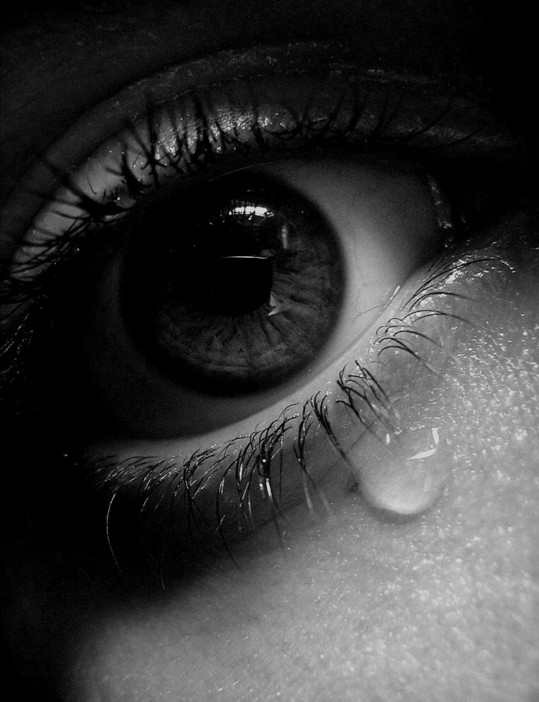 Все плачут по разному. Грустные картинки. Грусть слезы. Глаз плачет. Девушка со слезами на глазах.