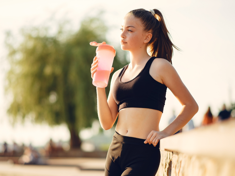 прежде чем назвать женщину зайкой. называя женщину зайкой подумай. хватит ли девушке. демотиваторы про предательство и измену. хватит ли девушке.