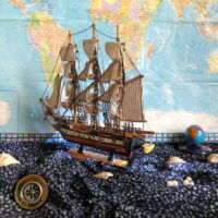 Ют (кормовая надстройка судна), юг (см. компас), Южный полюс, Южная Америка…