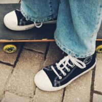 скейтер, мальчик-летний вечер, укради меня навечно в свой заброшенный скейтпарк♡