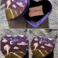 — Луна сегодня красивая, не так ли?