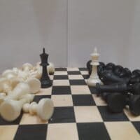 ♔ Напрасны битвы королей,Все пали к их ногам.И кто сильней,Решать теперь Богам♚