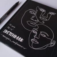 Скетчбук и авторучка